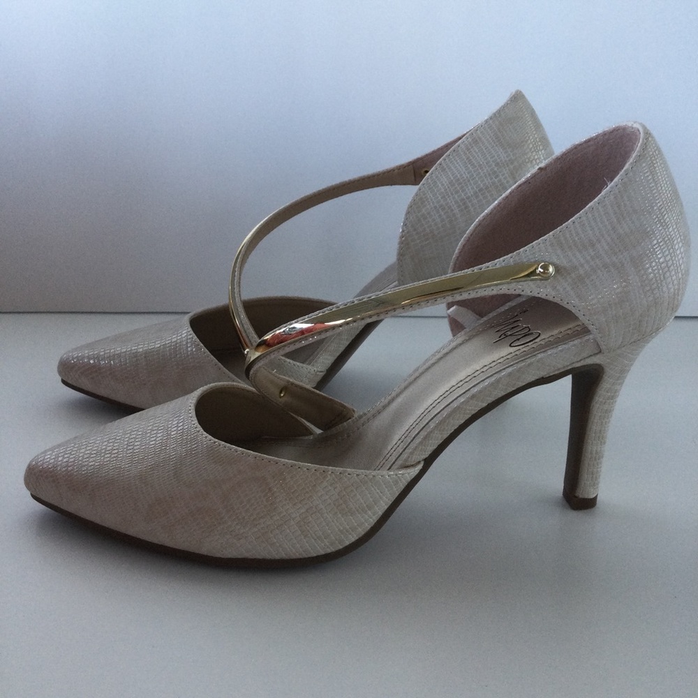 Pointed Toe Gold Hardware High heels 6.5 beige cream tone dressy formal pumps